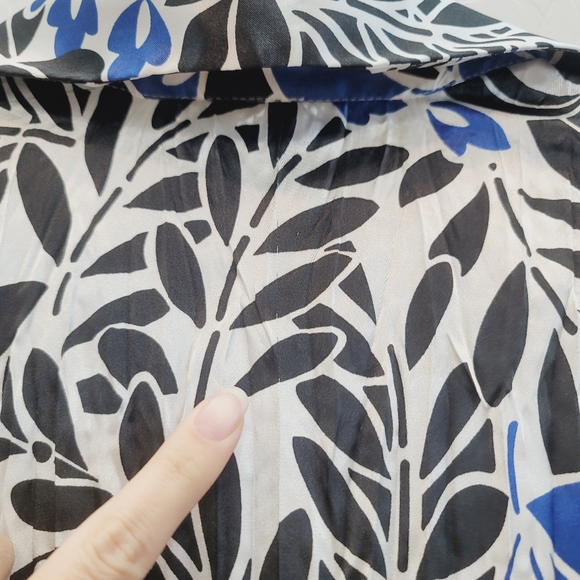 💕 Worthington Blue, White & Black Satin Button Down Top Women's Size 2X - Picture 4 of 11